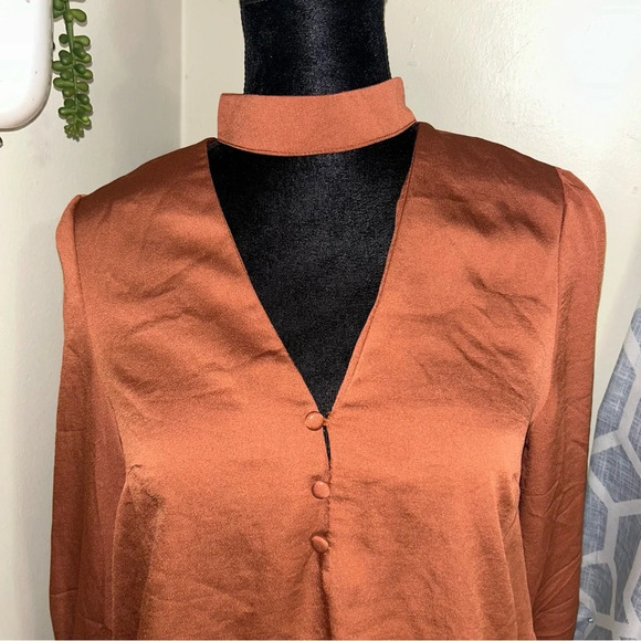 Rustic brown keyhole blouse by Essue - Picture 2 of 6